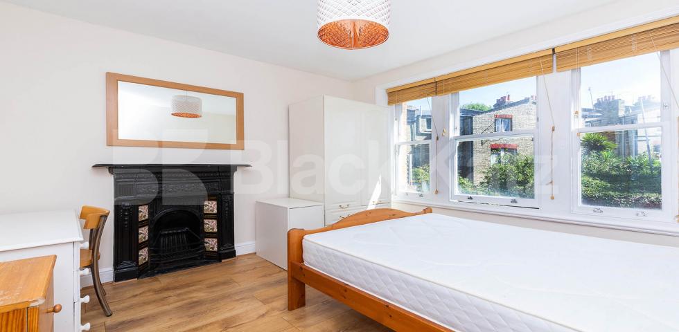 			VIRTUAL TOUR AVAILABLE!, 5 Bedroom, 1 bath, 1 reception Flat			 HIGHBURY PARK, HIGHBURY